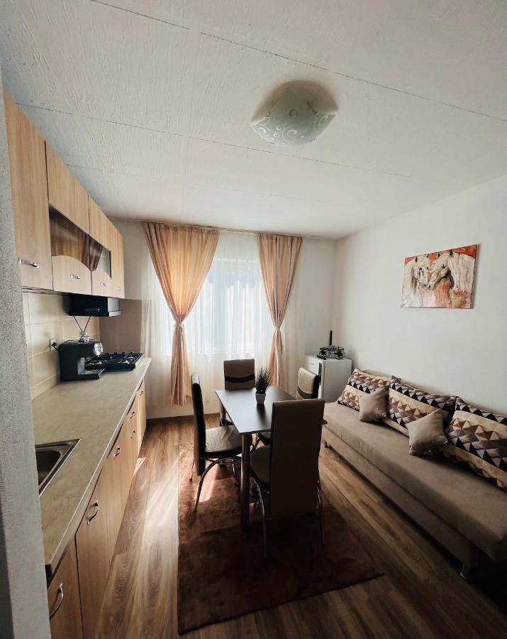 Apartament Yasmy Lägenhet Orşova Exteriör bild