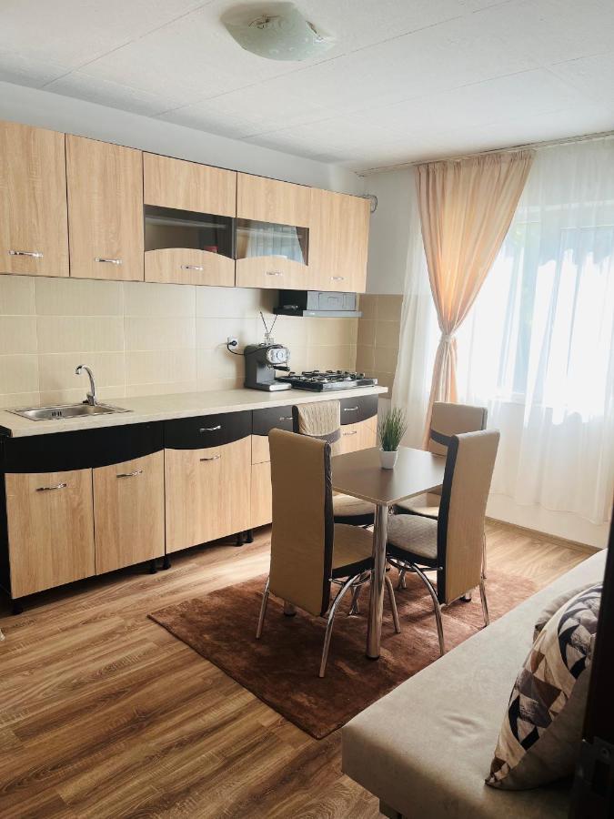 Apartament Yasmy Lägenhet Orşova Exteriör bild